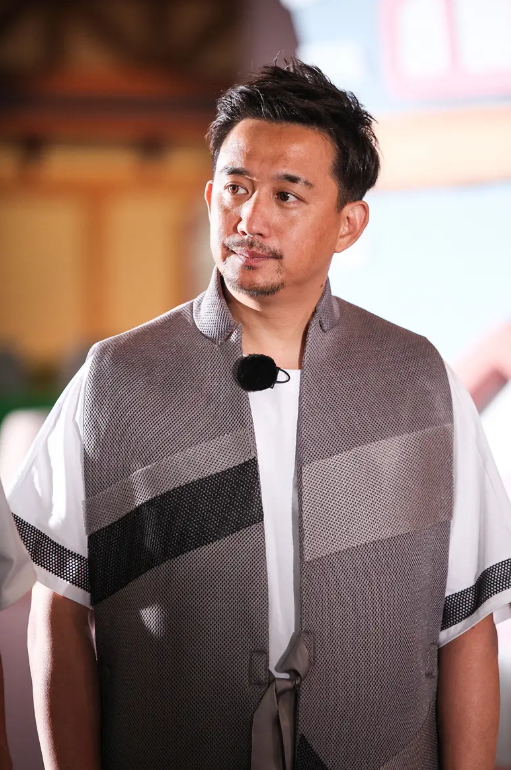 孙莉|45岁孙莉晒大肚,照引四胎争议,比例失调面色憔悴,黄磊被骂无节制