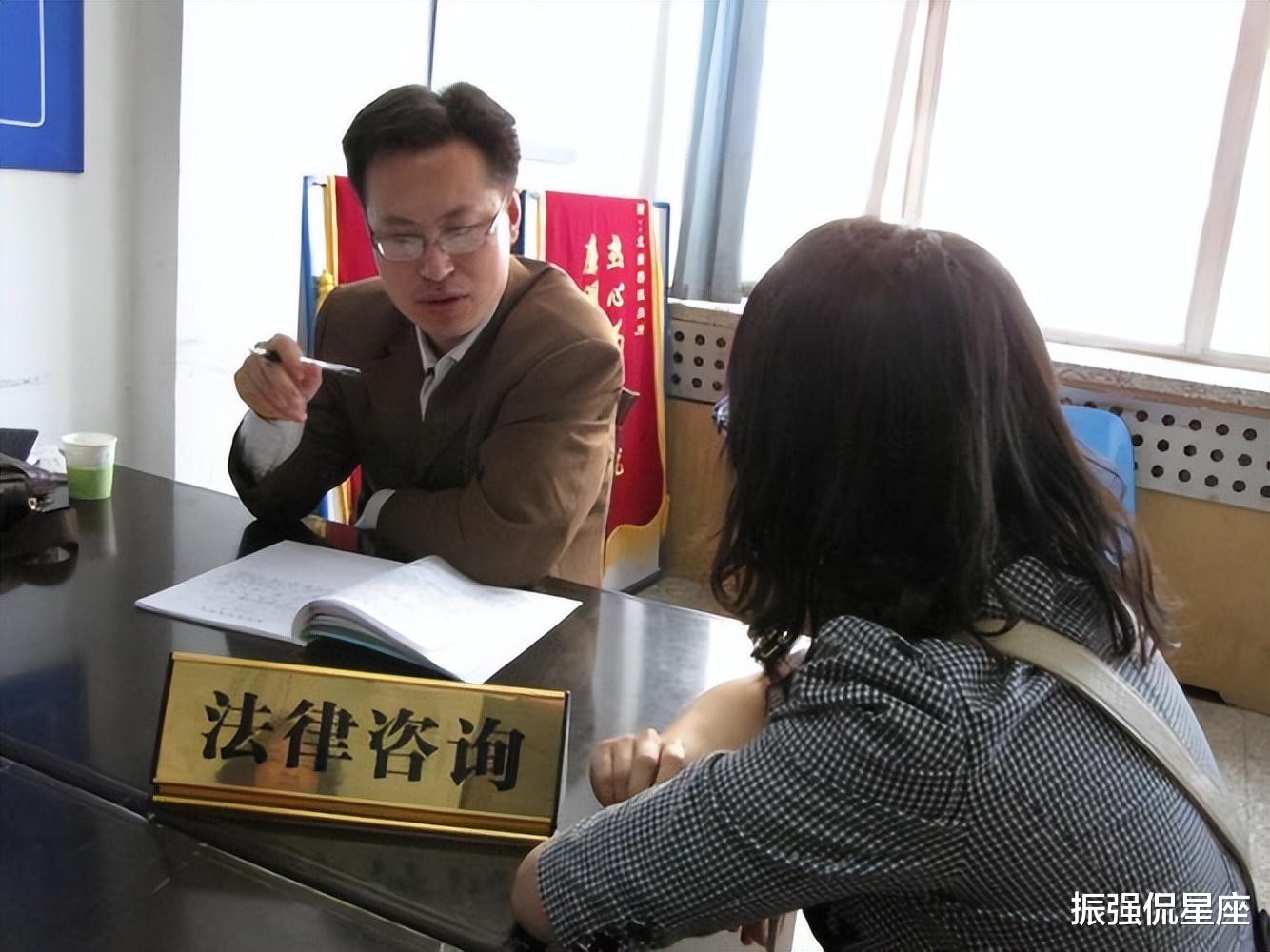 2000年,江苏女工人在车库偶遇收养16岁孤儿,15年后被回报1530万!