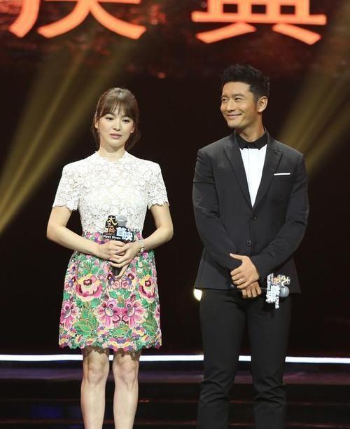 左小青|宋慧乔左小青撞衫,一下子看呆三个著名男演员,中韩女神差别挺大