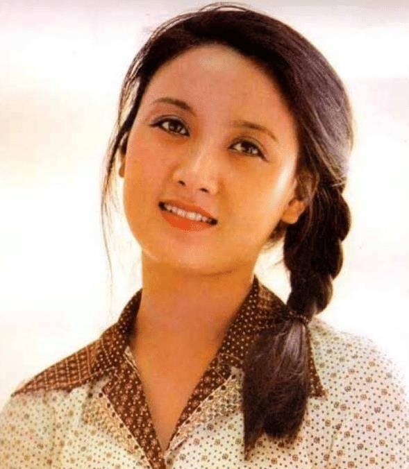 邓婕|64岁的邓婕，分手协议成她一生的痛，养女长相越长越像张国立