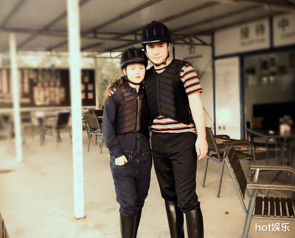 沈腾|沈腾瘦出男人味,王琦却日渐腰圆,体态臃肿富贵包鼓起