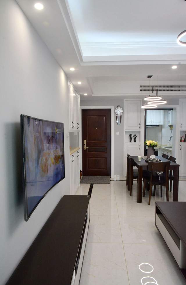 不顾反对在客厅装屏风,家人都一脸不解,完工才知道妙处多