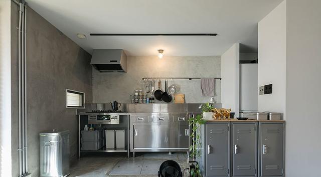 不顾反对买下一层复式公寓，毛坯墙＋水泥地，装修花费不到10万