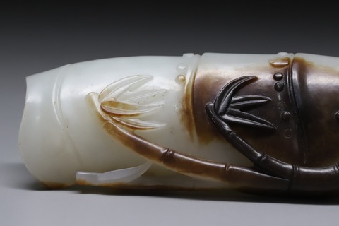 和田玉籽料|舊藏和田玉籽料“枣红皮 竹节佩”.