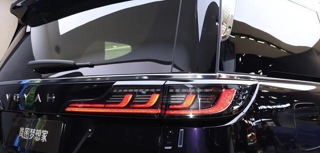 开惯了埃尔法，换成48.99万岚图梦想家，车主：中国人都被洗脑了