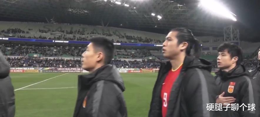 国足|国足发型哥表现如何？四个镜头说明，他就是未来本土第一中锋人选