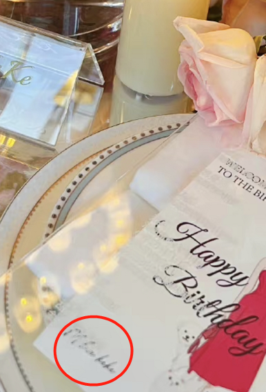 黄晓明|黄晓明为绯闻女友庆生?女方晒生日贺卡疑泄露,男友署名为m