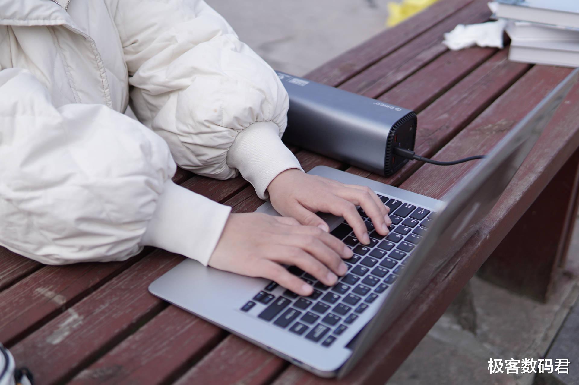 笔记本|堪比小型“发电机”？入门级150W户外电源，私人移动小型发电站