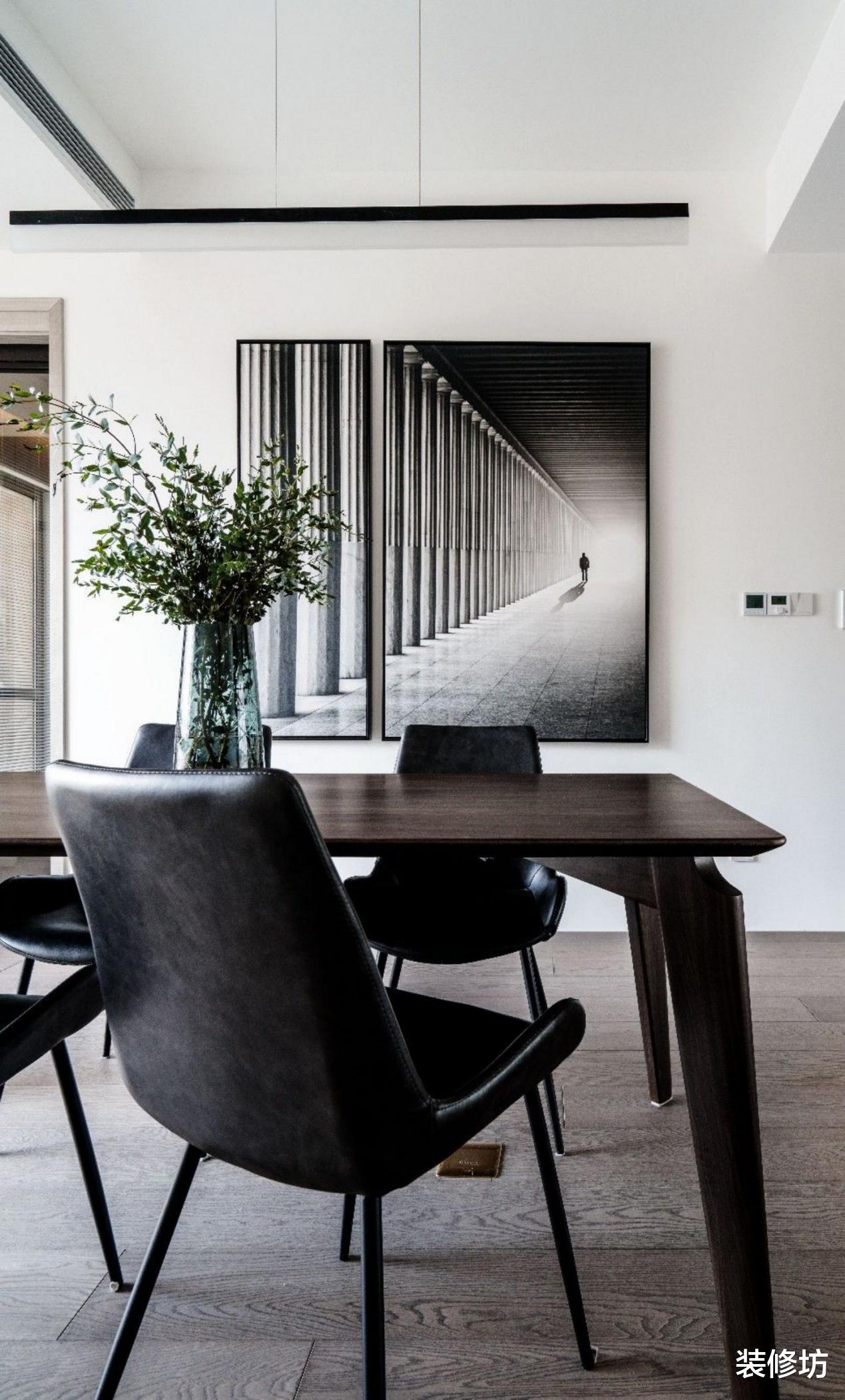 U型开放式置物架,还有半开放书房,层层递进的空间格外美