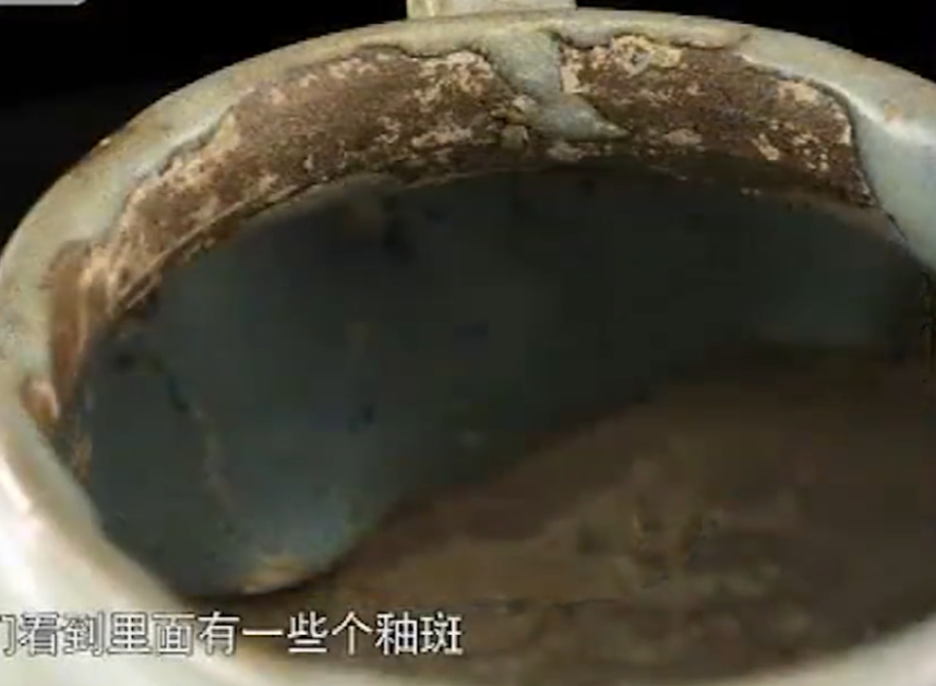 |?大叔收藏了数不清的藏品,唯独对其中的一件有疑问,忐忑鉴宝