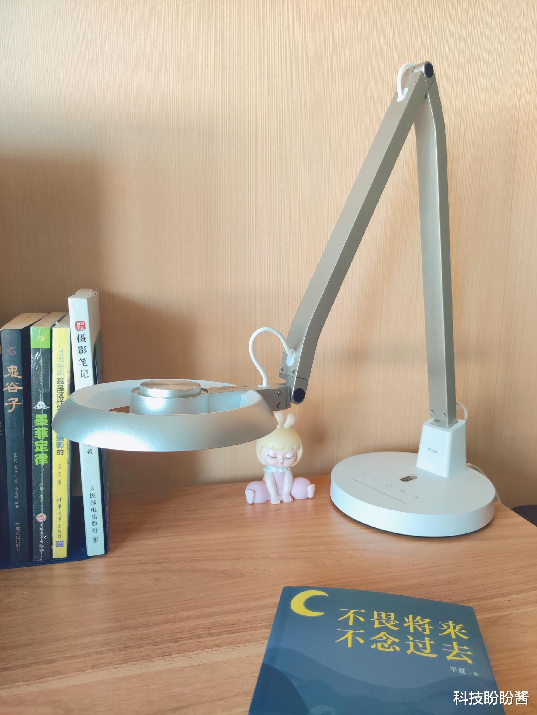 极简风格,自在如我,米典光感读写台灯