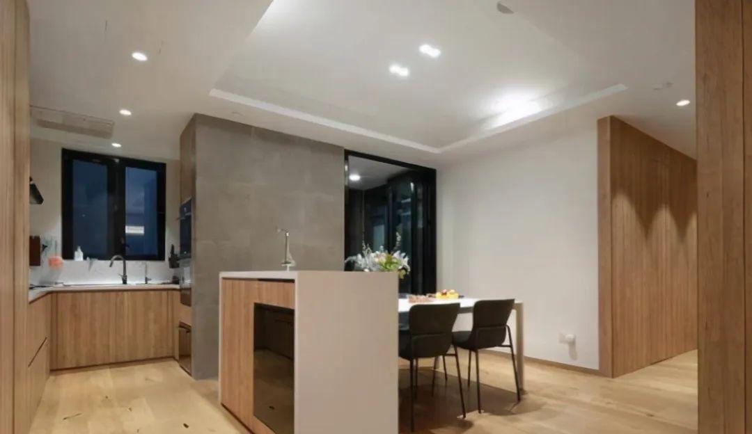 130平简却很贵的新房,进门就把人迷住了,没做电视墙也很漂亮