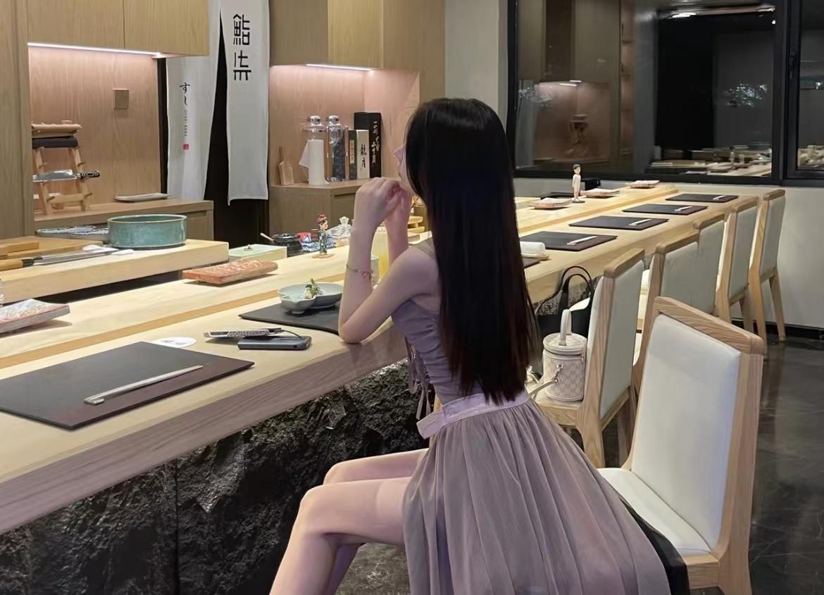 又一“人间富贵花”网红跌下神坛,揭露当下社会最糊弄的骗局!