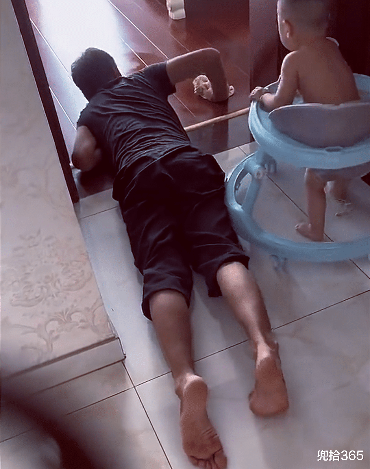 海淘|男子钓鱼扭伤生活无法自理,爬着上厕所妻子却旁观,网友:干得好