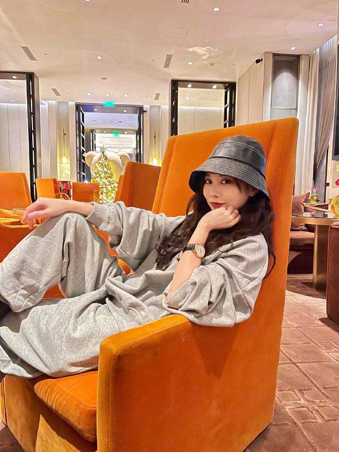 迪丽热巴|女明星们集体戴绿帽!迪丽热巴、周雨彤为它痴迷?