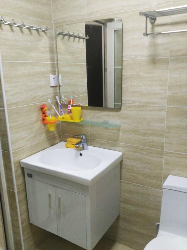 上海婆家准备的38㎡婚房，开门就是厨房和厕所，就这值200多万？