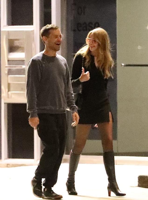 托比·马奎尔|“蜘蛛侠”托比马奎尔新恋情曝光与性感女郎深夜结伴回家