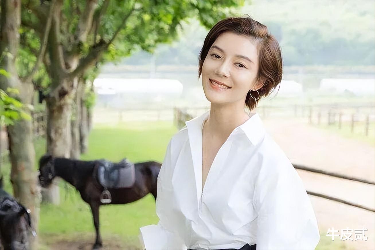 潘虹|独自带娃、皈依佛门,离婚后不再嫁的8位女星,个个一言难尽