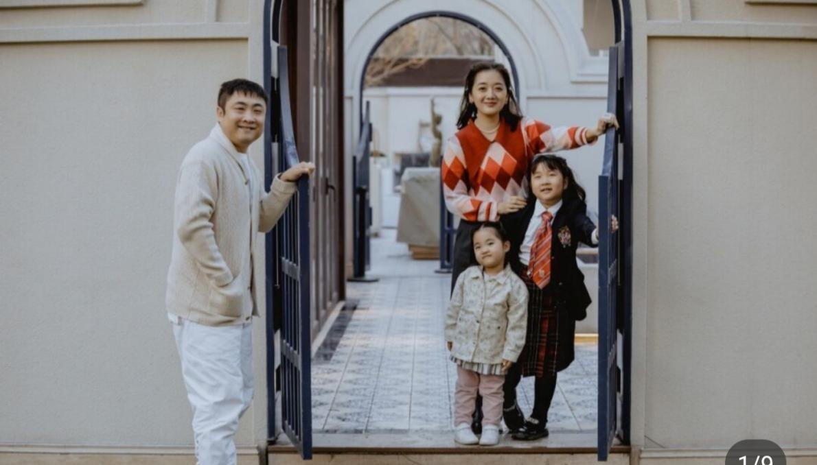 乔杉|乔杉为娃庆生，老婆自曝5天5夜生下大女儿，父女三人共用一张脸