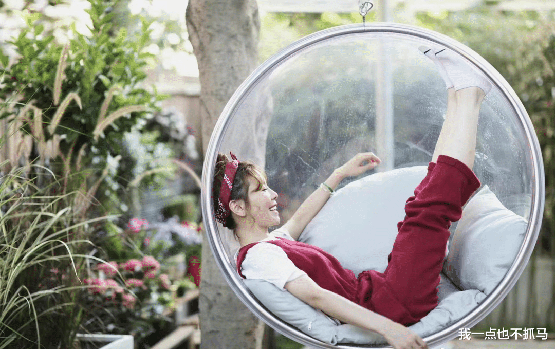 黄雅莉|出道17年没红,却靠私宅强势出圈:她是最被低估的超女