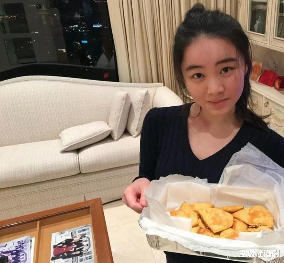 医生|前途无量！落选港姐豪宅内饰曝光，已正式成医生多次被劝别做艺人