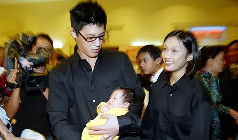 人物设定|蒋家第四代蒋友柏:“好丈夫”人设崩塌,婚内出轨助理,抛弃发妻