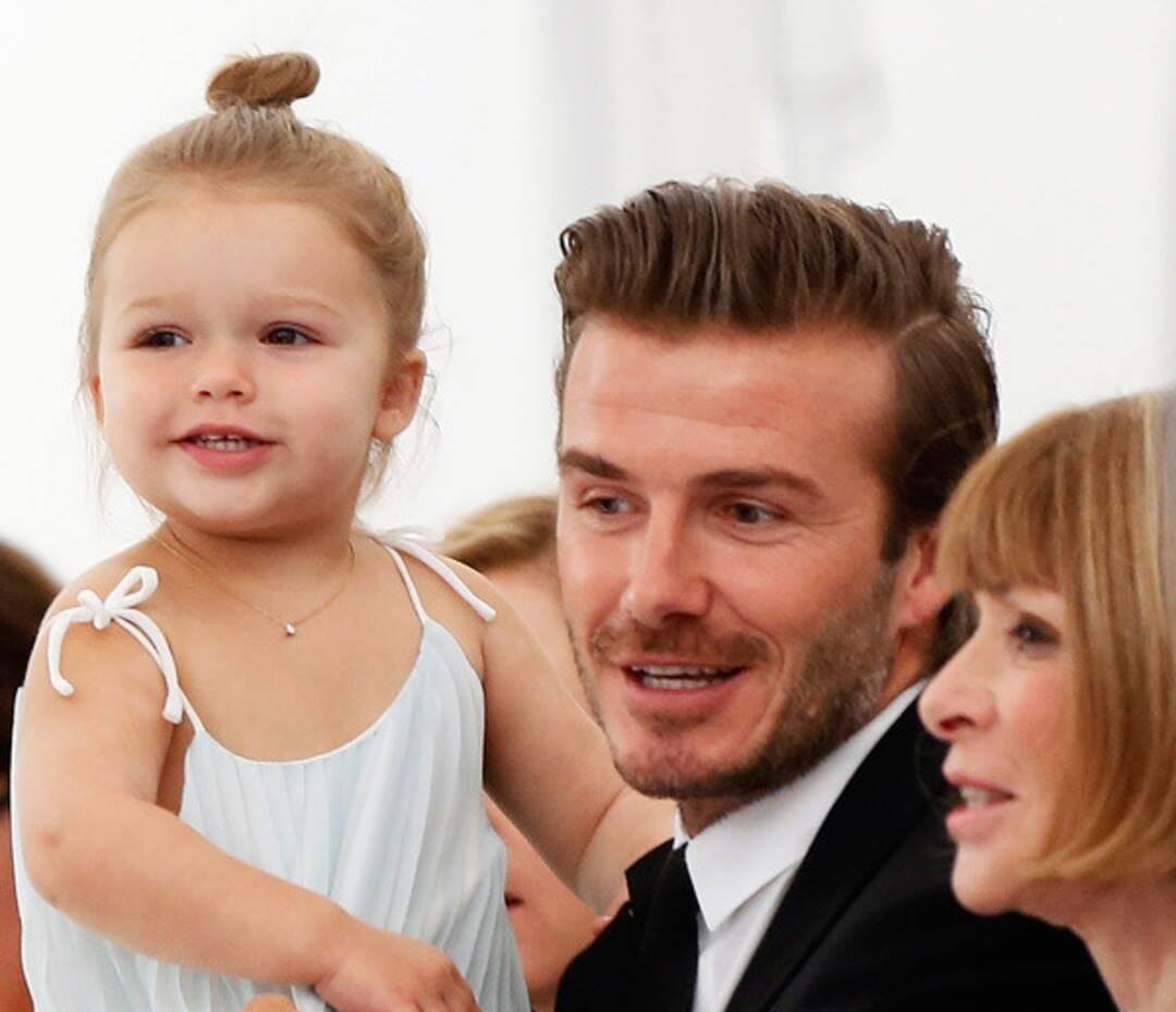 |贝克汉姆女儿10岁变多才艺美少女,化淡妆当哥哥婚礼伴娘出场好美