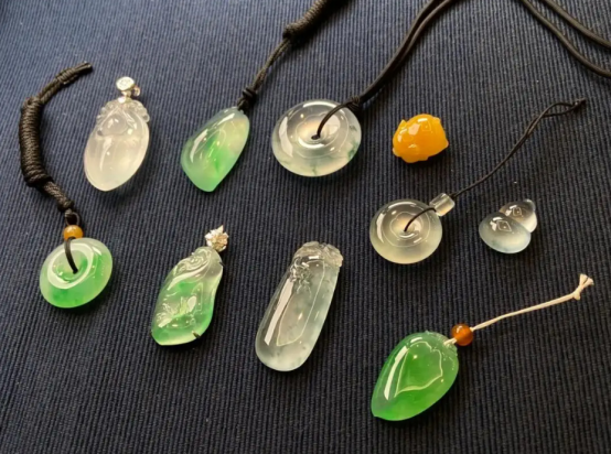 翡翠|翠轩一品-翡翠还有白灰色?没想到这么值钱!