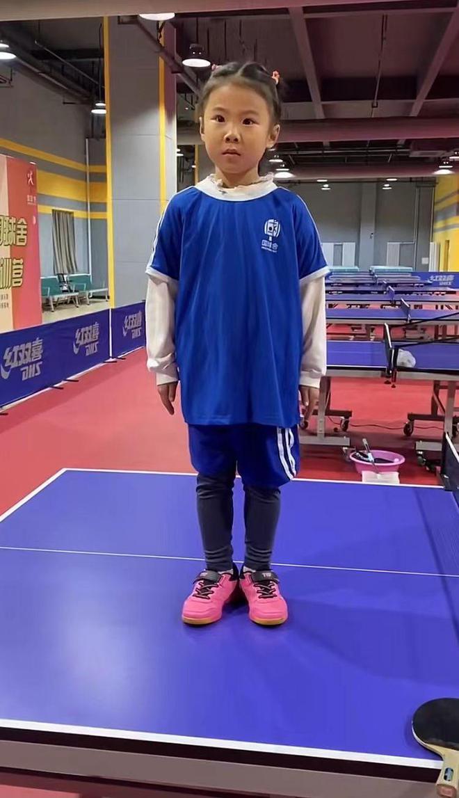 周琦|王楠女儿庆生后犯错，罚站12分钟，眼中含泪，教练不满，爸爸表态