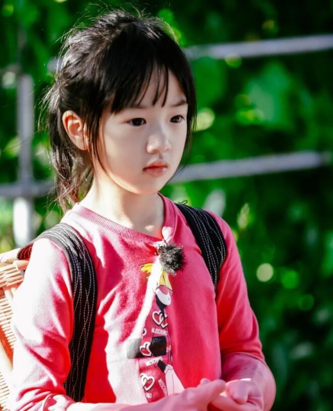 爸爸去哪儿|《爸爸去哪儿》10位女孩颜值变化大：丑萌的已逆袭，最美的到了尴尬期