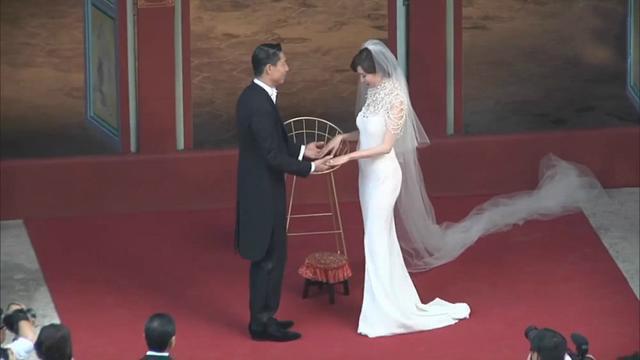 杨幂|曝林志玲被老公家暴打出假体，回台湾紧急修复，是真是假？