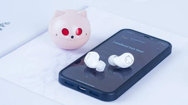 七彩虹|颜值拉满，情人节送它准没错！aigo TK01萌宠真无线耳机体验！