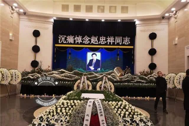 赵忠祥|去世两年,名嘴赵忠祥家人为其立雕像,网友们纷纷吐槽不够格