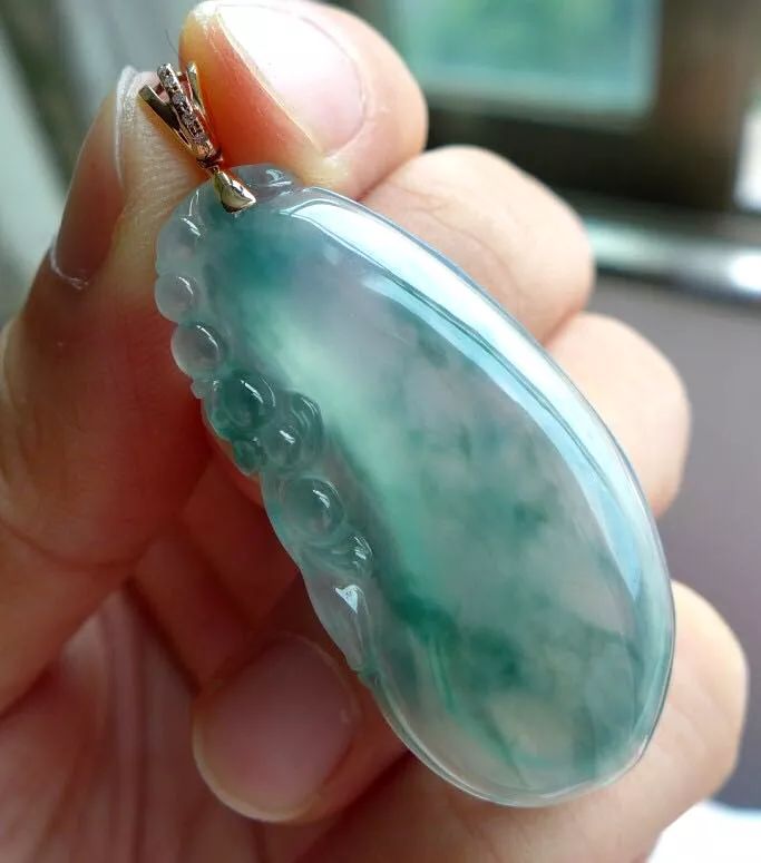 雕刻|美女果断花5万买下的翡翠原石,雕刻出来的成品美得让人心醉!