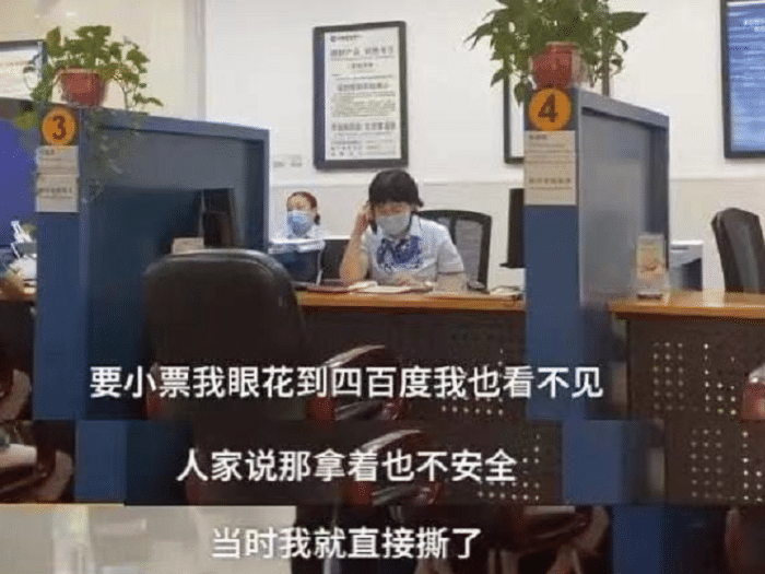 老人在建行15年攒120万, 儿子结婚时想取出, 银行: 你倒欠13万