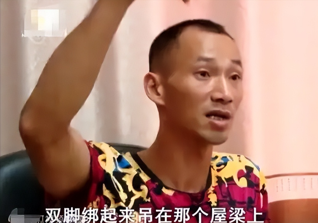 姐姐怕爸爸把弟弟打死,偷偷把弟弟放走,时隔28年后重聚哭成泪人