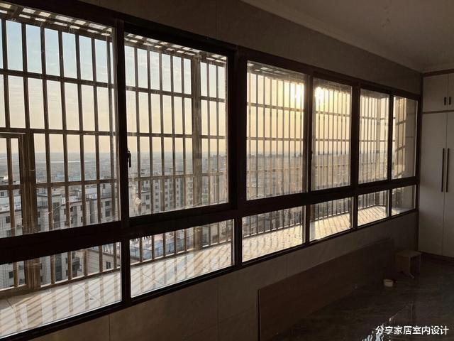 她家新房硬装结束,装修现代简约风格,最喜欢全屋定制的柜子了!