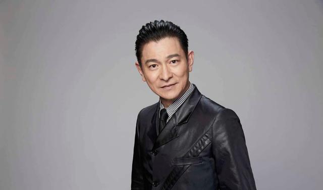 刘德华|60岁刘德华新片路透曝光,四大影帝狂飙戏,华仔怒瞪狗仔显霸气!