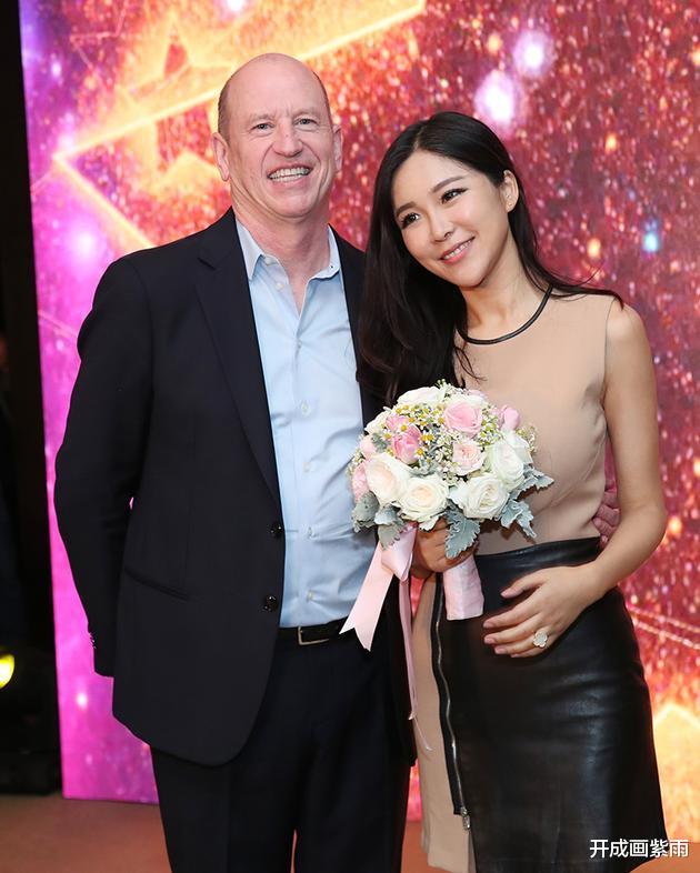 周玲安|NBA最美记者周玲安支持太阳：炮哥是千年狐狸！粥姐嫁给大17岁白人得不到祝福