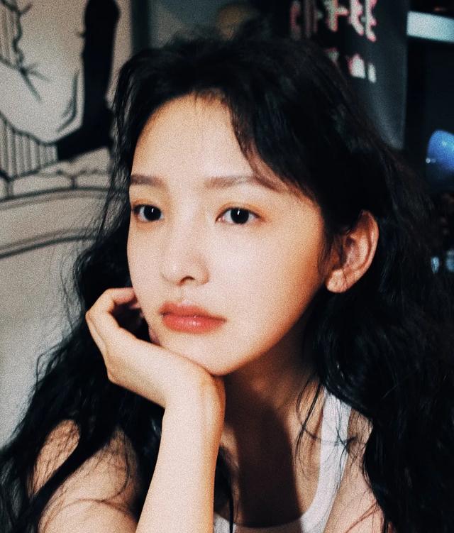 穿衣搭配 女生最显老的三款发型，你踩雷了吗？