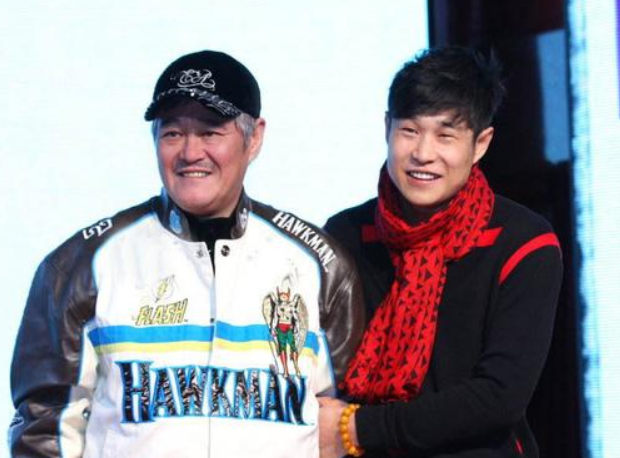 小沈阳|41岁小沈阳发视频介绍家乡，发际线后移明显，头发稀少引热议