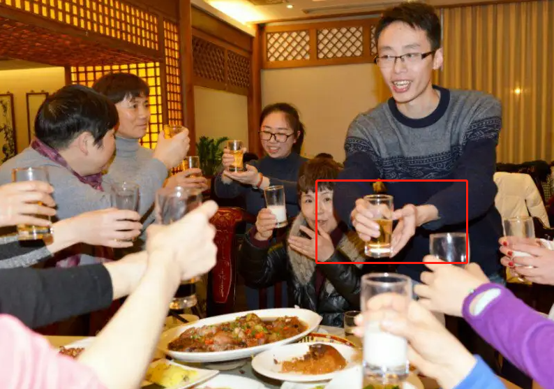 职场故事|45岁职场经理喝酒20年，总结出5大喝酒礼仪，背后都是教训得来的