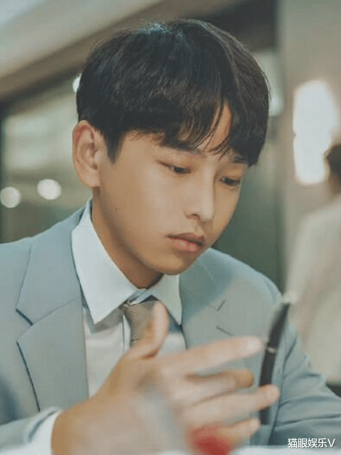 彭昱畅|彭昱畅如愿以偿！搭档江疏影出演年下小奶狗，顺利交出荧幕初吻
