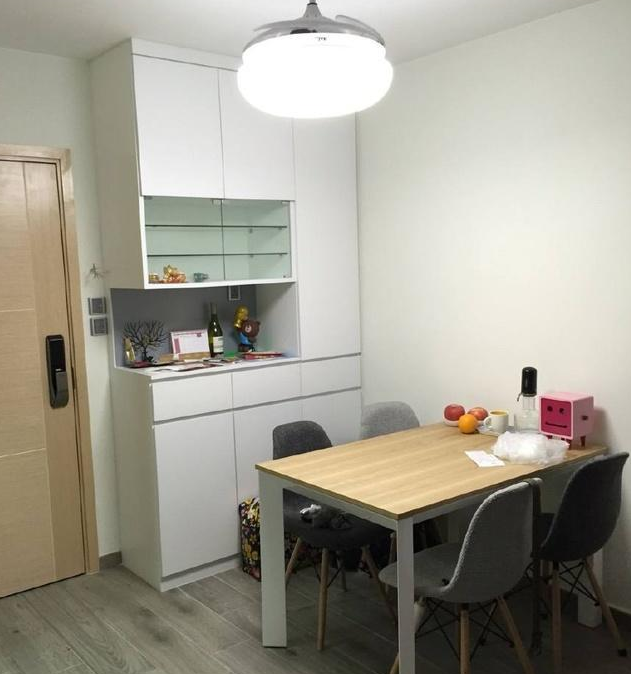 人才争夺战|表哥700万在香港买的豪宅,面积才45㎡,连个阳台都没有!憋屈!