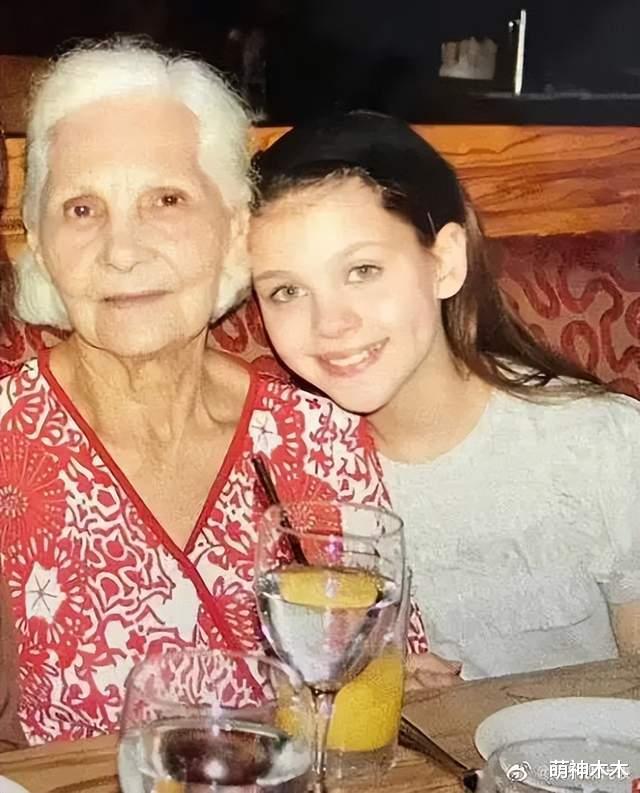 底线|跟狗同碗吃饭、低薪强制加班、推人下楼梯,这些明星对保姆太糟糕