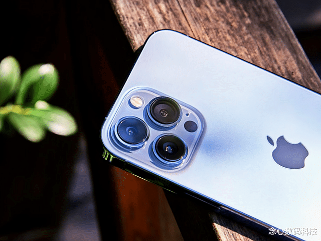 iPhone|2022年换手机首选这3款，系统速度快价格很良心，能再用三、四年