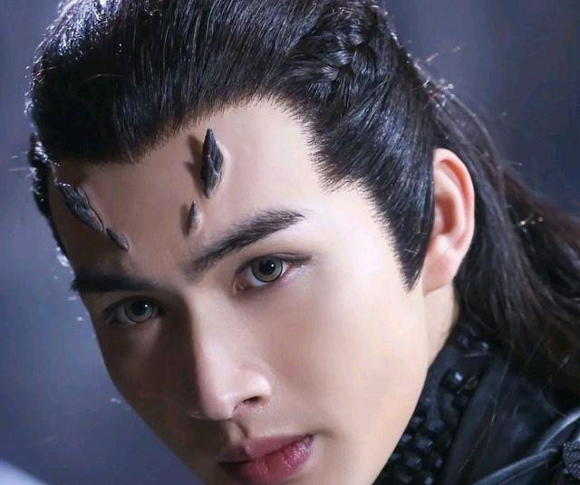 金晨|《三生三世》玄女为离镜生下病儿却能救活，是她痴情的缘故吗