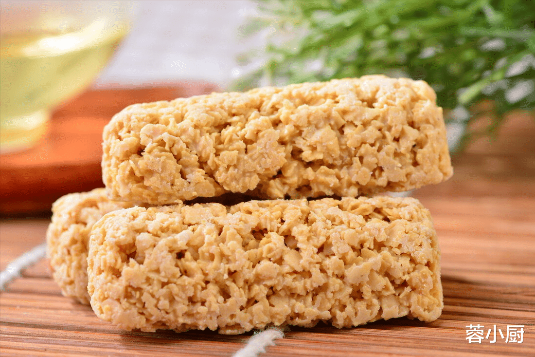 脑梗塞|中老年人“养骨”,别只懂喝骨汤,建议多吃4物,腿脚有劲精神好