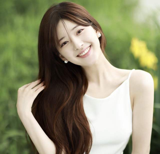 央视|助理蹲地伺候、当众撒泼、耍大牌被央视批…内娱艺人在高贵什么？