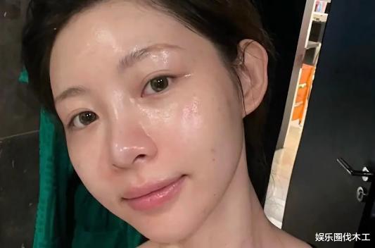 明星素颜|2600W的痞幼晒素颜无修照翻车，网友：睁眼说瞎话，门墙都变形了